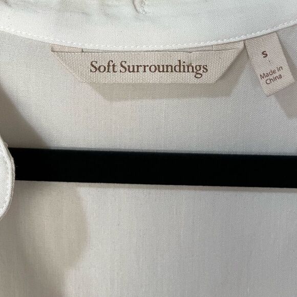 SOFT SURROUNDINGS Embroidered Stars V-Neck  Lightweight Top White Women’s Small - Picture 4 of 5